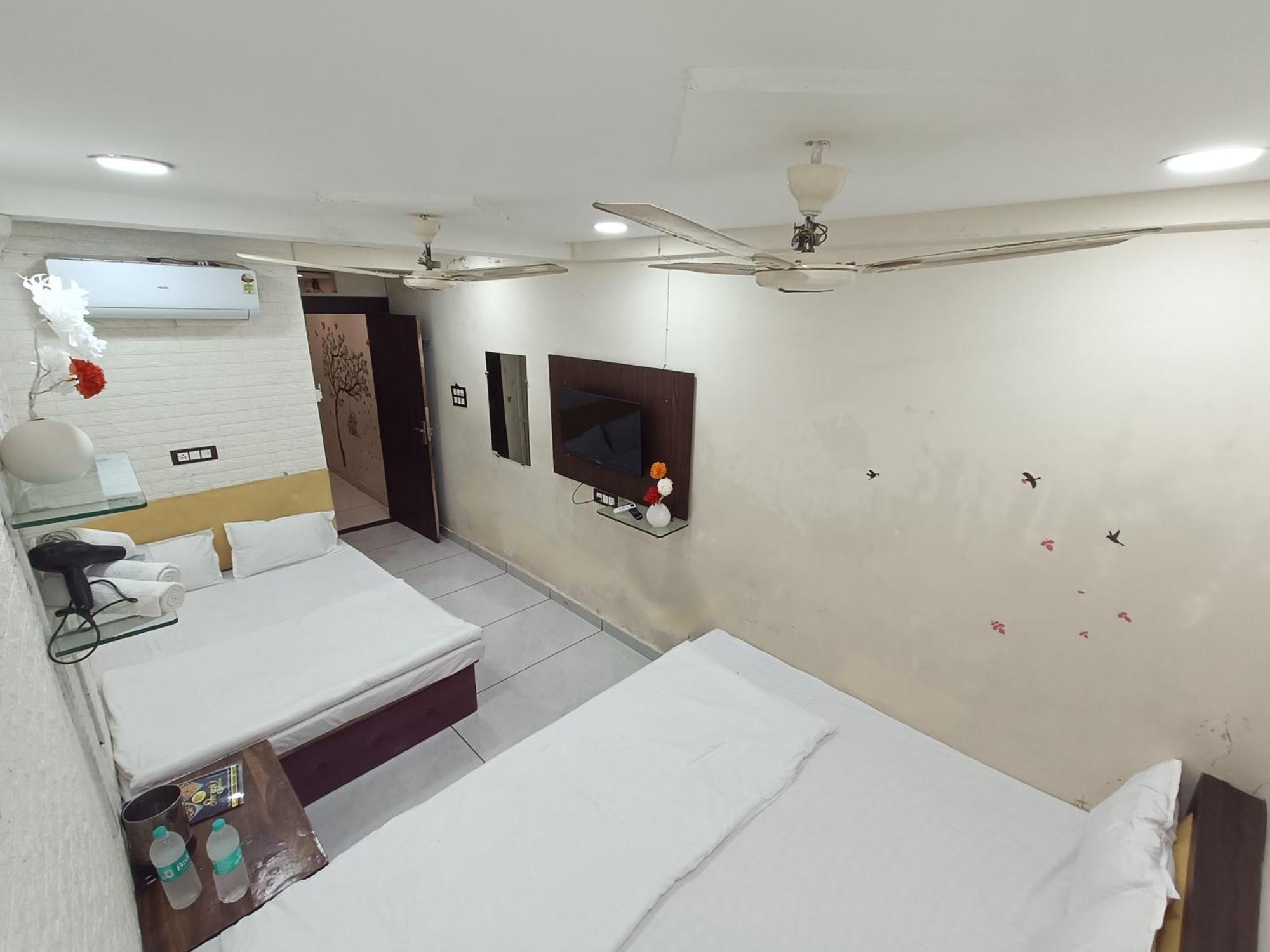 Hotel S Tower Удджайн Экстерьер фото