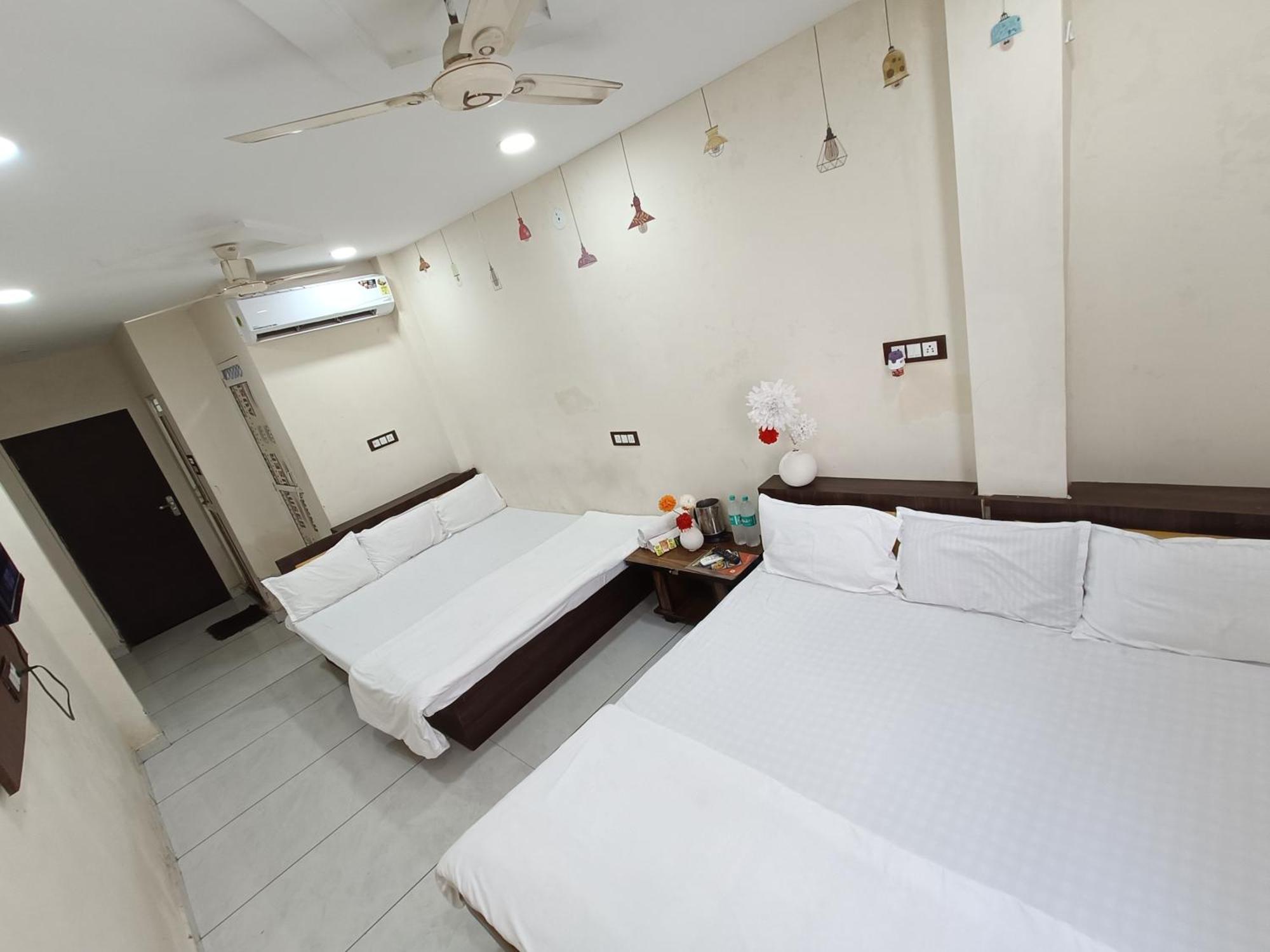 Hotel S Tower Удджайн Экстерьер фото